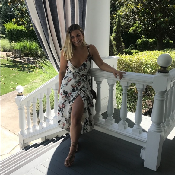 Wilfred | Gorgeous Floral Wrap Dress - Picture 3 of 4